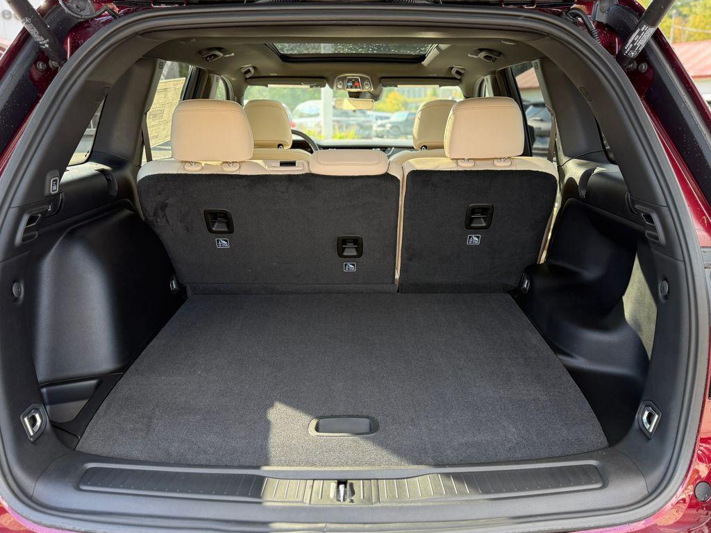 new 2025 Jeep Grand Cherokee car, priced at $45,645