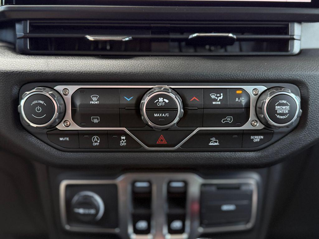 new 2025 Jeep Wrangler car, priced at $40,032