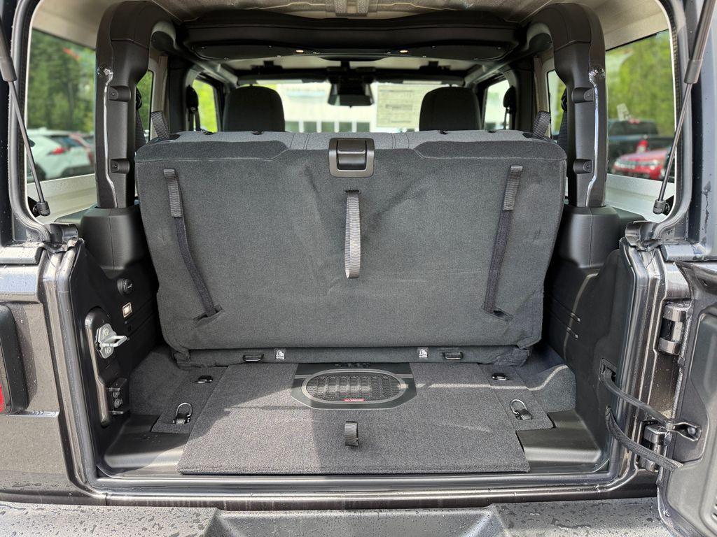 new 2025 Jeep Wrangler car, priced at $40,032