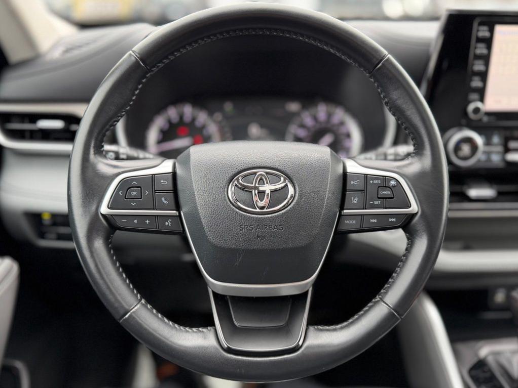 used 2022 Toyota Highlander car, priced at $32,307