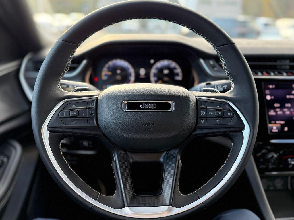 new 2025 Jeep Grand Cherokee car, priced at $40,644