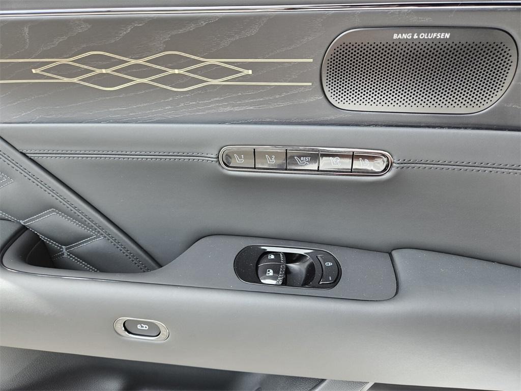 new 2026 Genesis G90 car, priced at $104,890