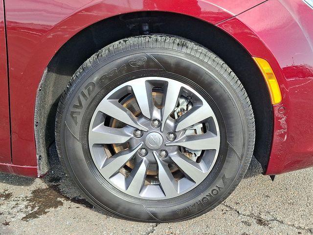 used 2020 Chrysler Pacifica car, priced at $25,999