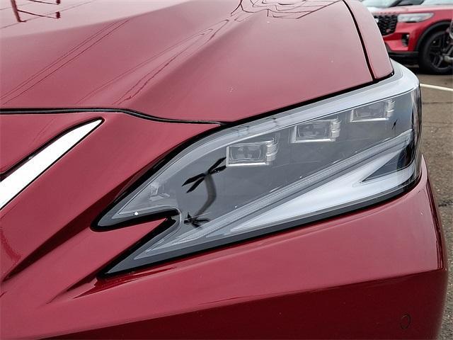 used 2022 Lexus ES 300h car, priced at $42,399