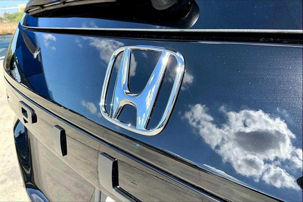 new 2025 Honda Pilot car, priced at $41,907