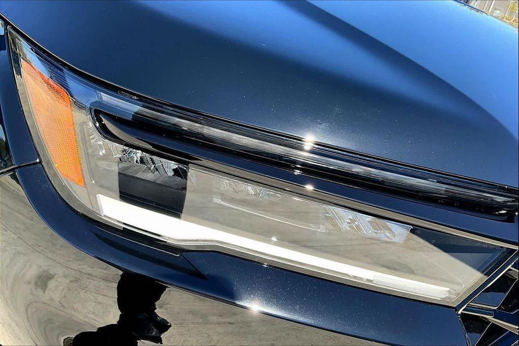 new 2025 Honda Pilot car, priced at $47,933