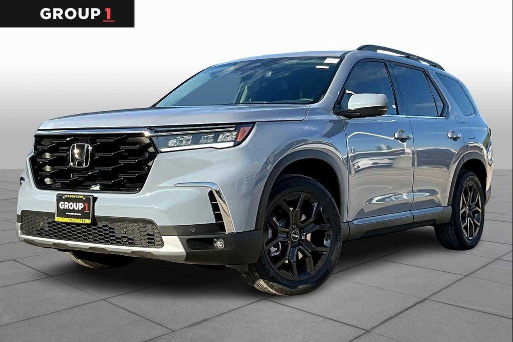 new 2025 Honda Pilot car, priced at $47,328