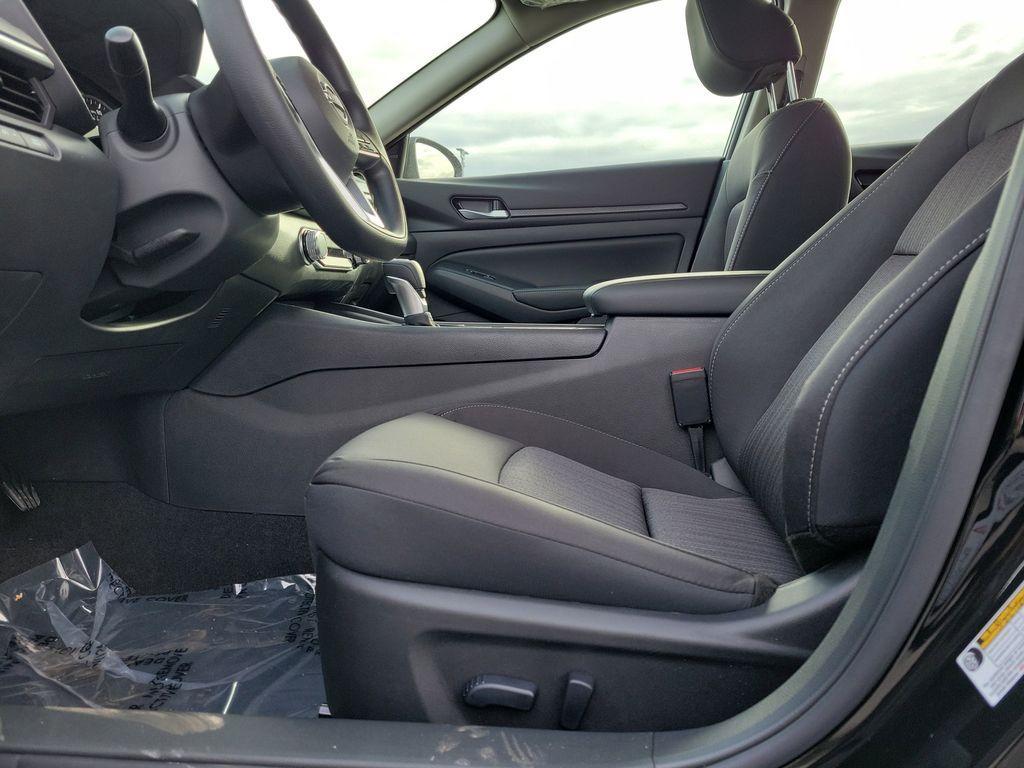 new 2025 Nissan Altima car