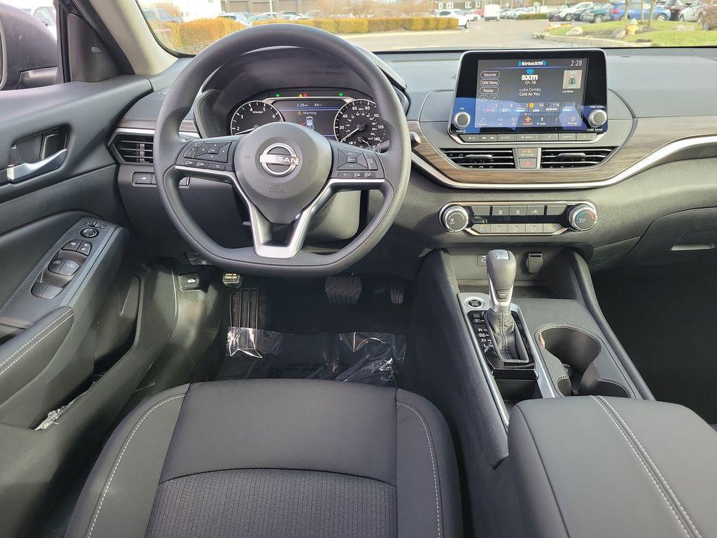 new 2025 Nissan Altima car