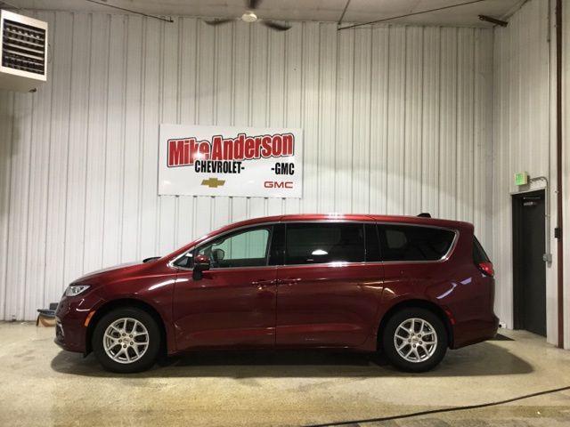 used 2023 Chrysler Pacifica car, priced at $24,995