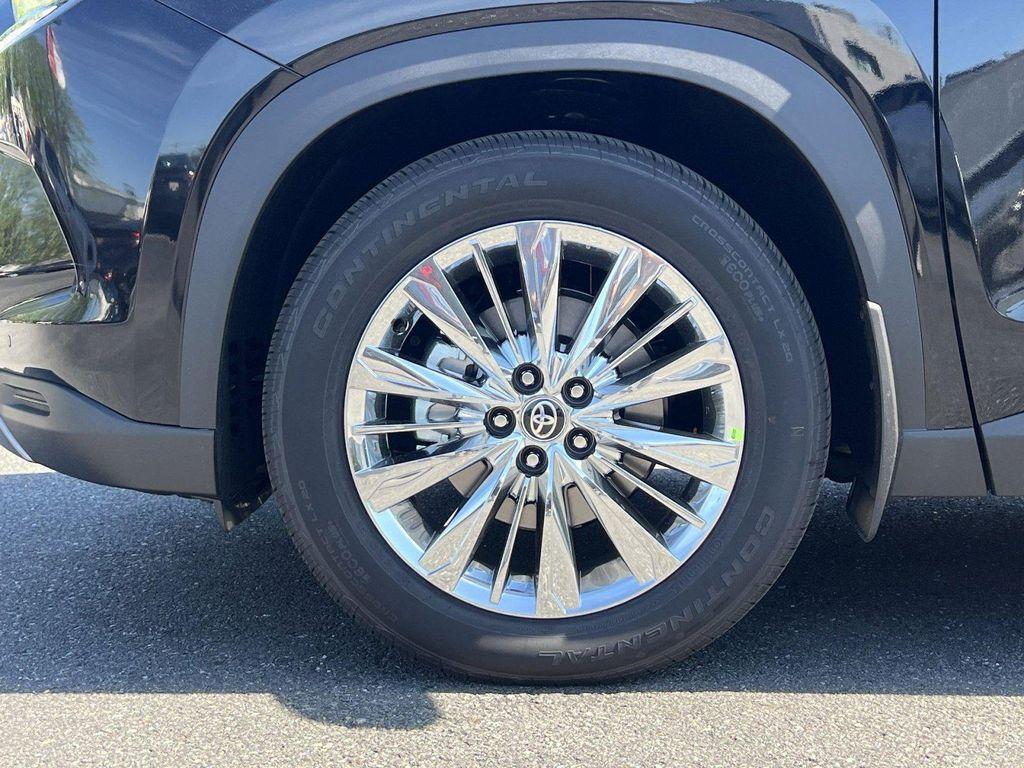 new 2026 Toyota Highlander car, priced at $57,738
