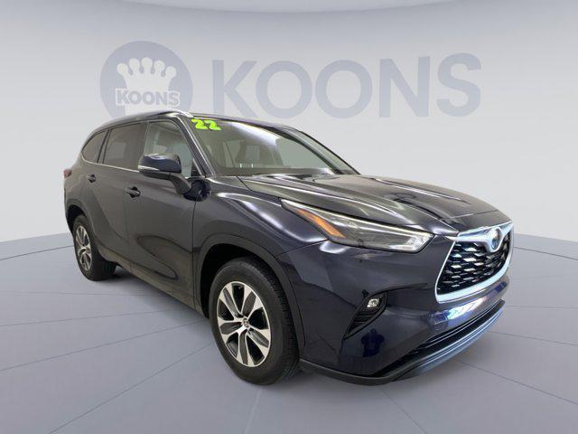 used 2022 Toyota Highlander car, priced at $33,092