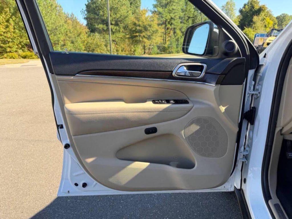 used 2015 Jeep Grand Cherokee car, priced at $10,800