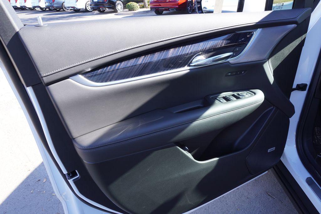 new 2025 Cadillac XT6 car, priced at $61,765