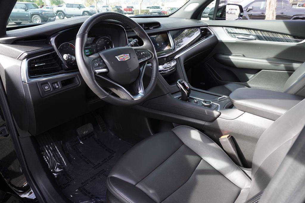used 2025 Cadillac XT6 car, priced at $43,453