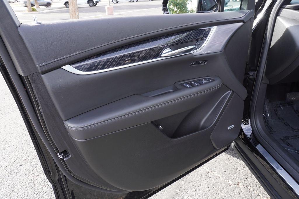 used 2025 Cadillac XT6 car, priced at $43,453