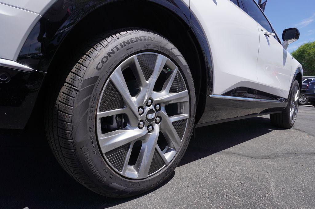 new 2025 Cadillac OPTIQ car, priced at $55,615