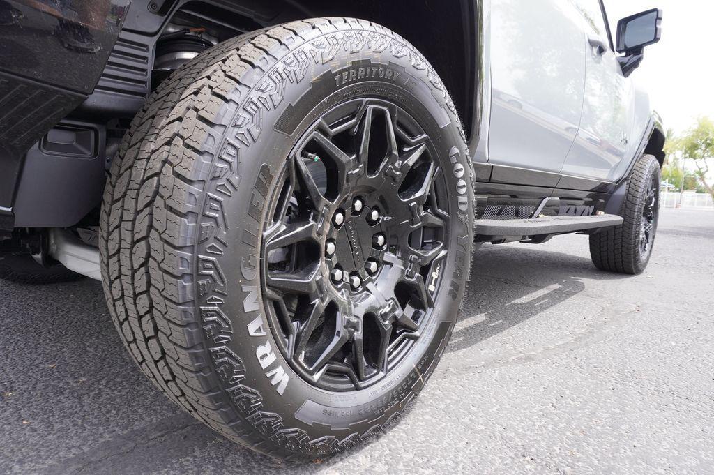 new 2025 GMC HUMMER EV SUV car, priced at $90,020