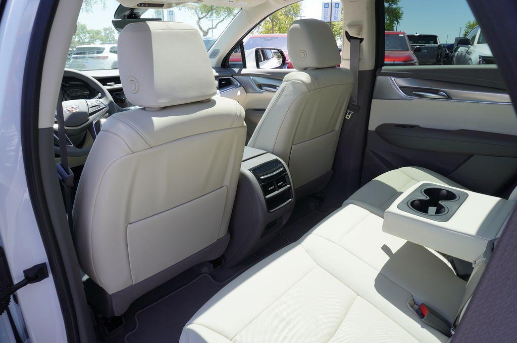 new 2025 Cadillac XT5 car, priced at $56,590