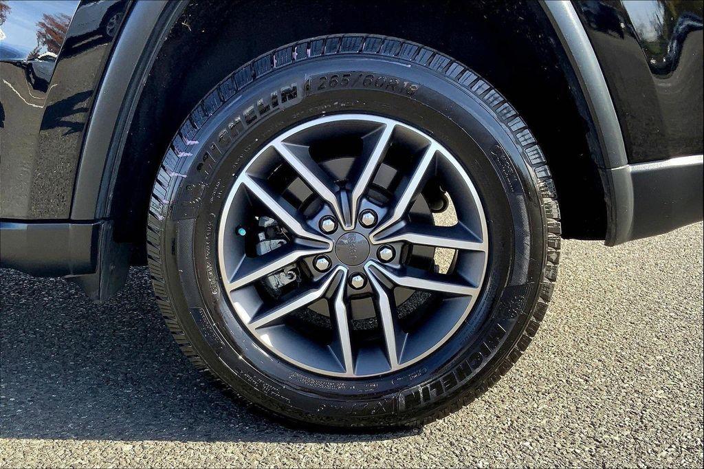 used 2021 Jeep Grand Cherokee car, priced at $17,990