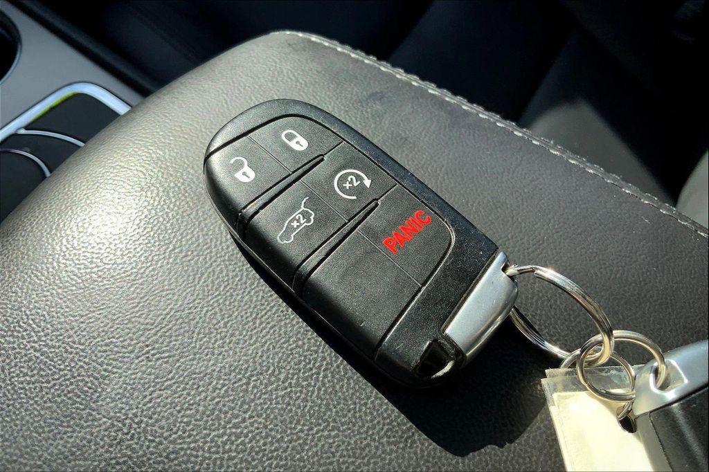 used 2021 Jeep Grand Cherokee car, priced at $17,990