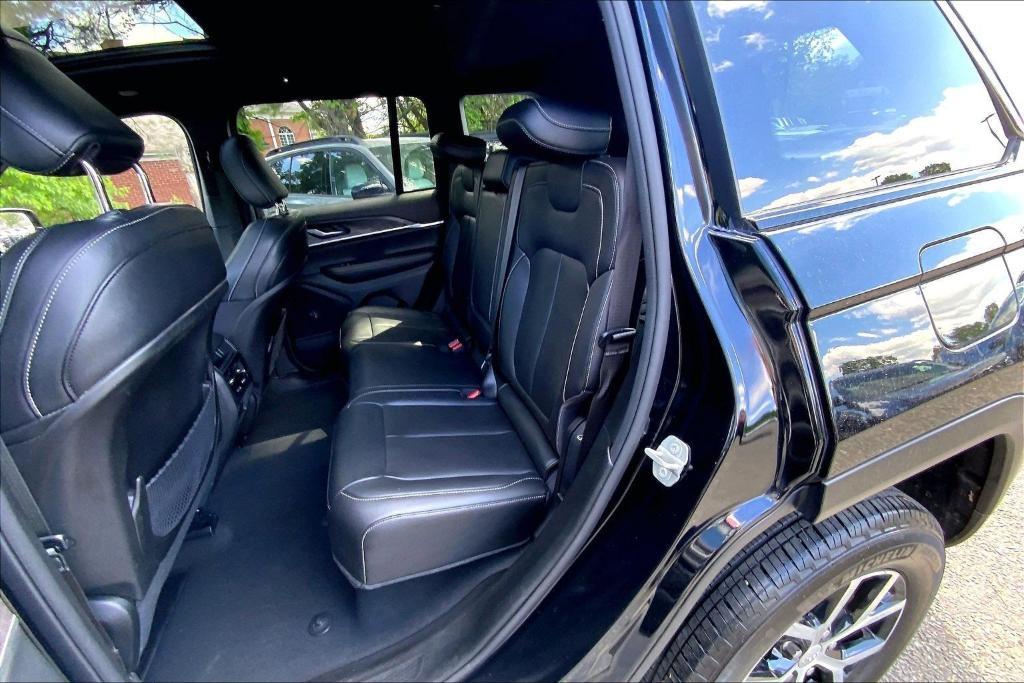 used 2024 Jeep Grand Cherokee car, priced at $36,990