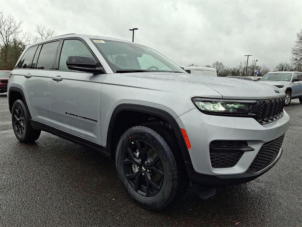 new 2025 Jeep Grand Cherokee car, priced at $41,767