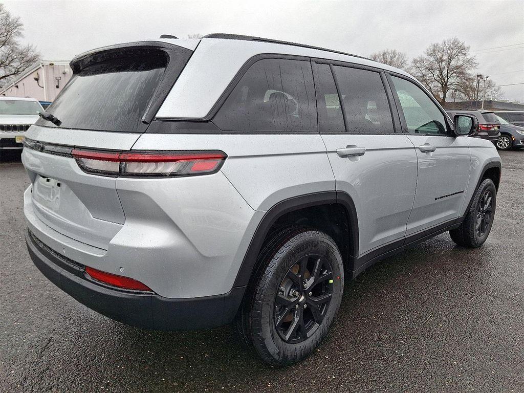 new 2025 Jeep Grand Cherokee car, priced at $41,767