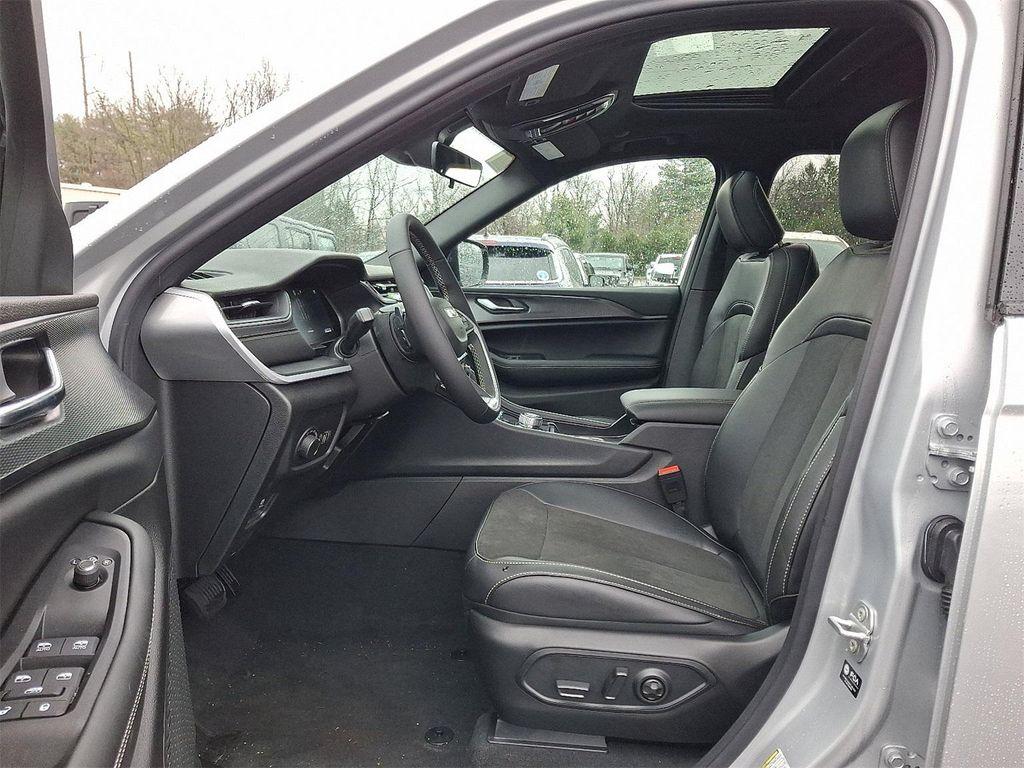 new 2025 Jeep Grand Cherokee car, priced at $41,767