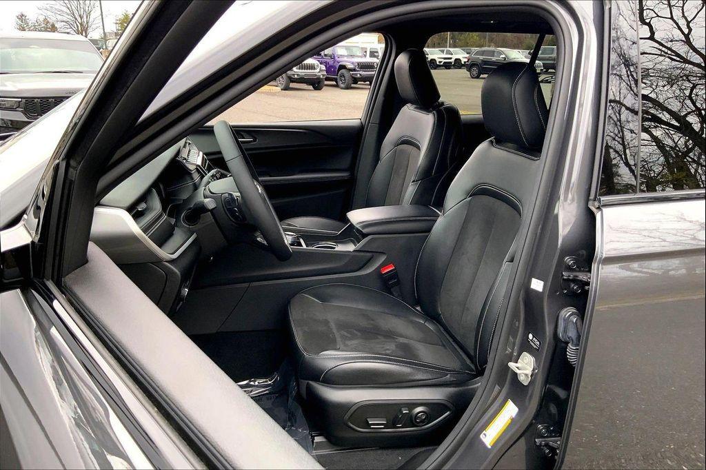 used 2024 Jeep Grand Cherokee car, priced at $33,490