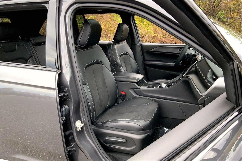 used 2024 Jeep Grand Cherokee car, priced at $33,490