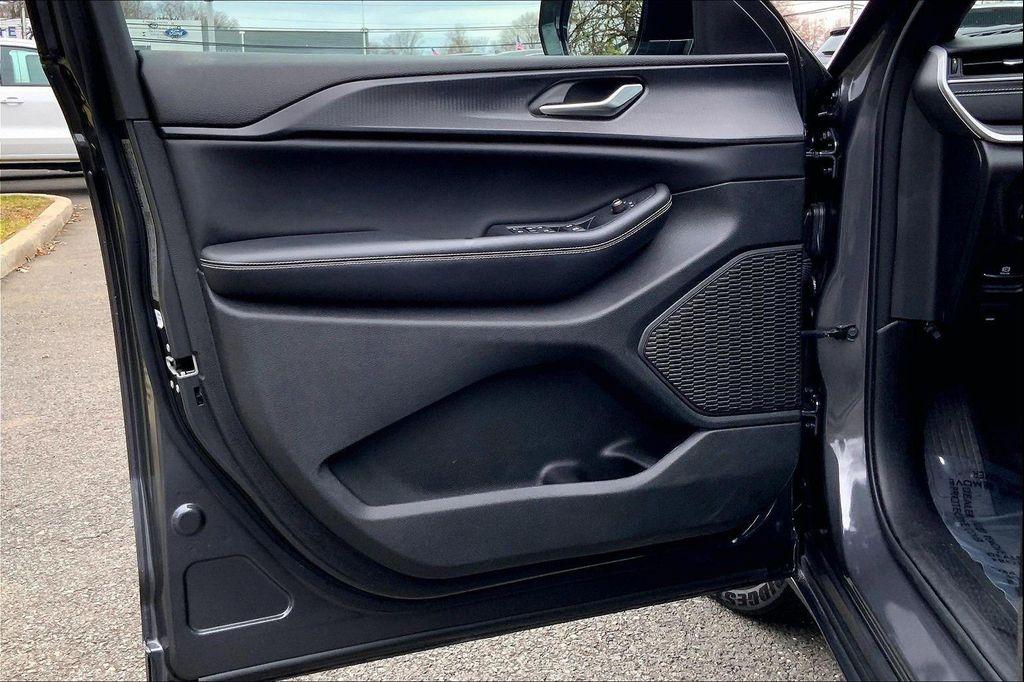 used 2024 Jeep Grand Cherokee car, priced at $33,490