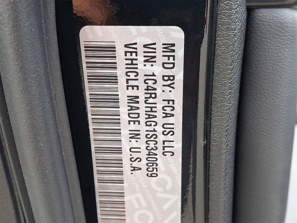 new 2025 Jeep Grand Cherokee car, priced at $43,664