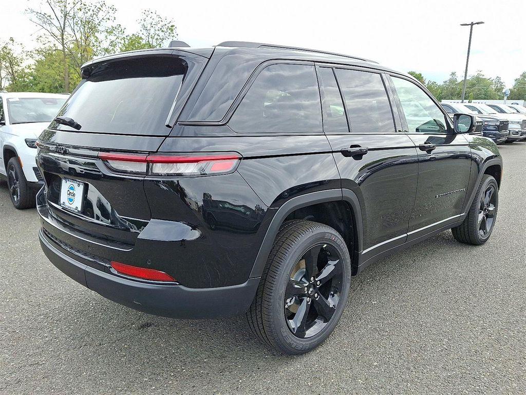 new 2025 Jeep Grand Cherokee car, priced at $43,664
