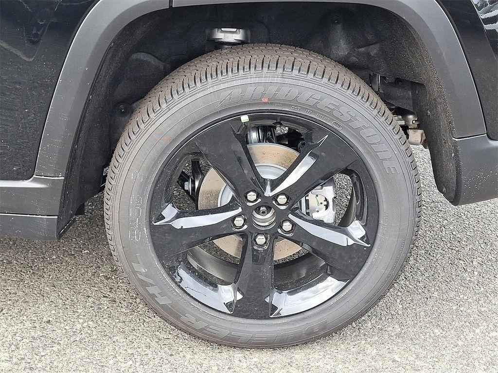 new 2025 Jeep Grand Cherokee car, priced at $43,664