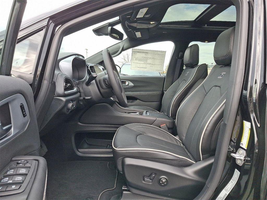 new 2026 Chrysler Pacifica car, priced at $52,721
