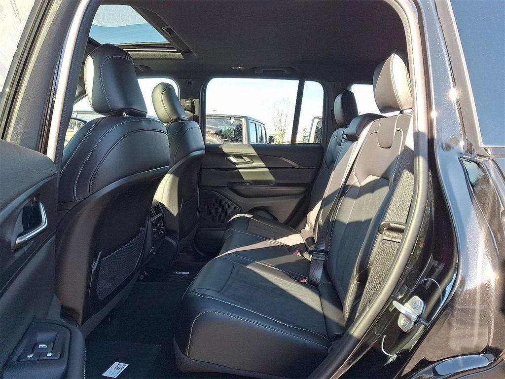 new 2025 Jeep Grand Cherokee car, priced at $44,017