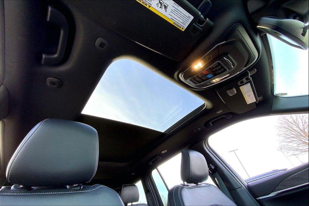 used 2024 Jeep Grand Cherokee car, priced at $37,990