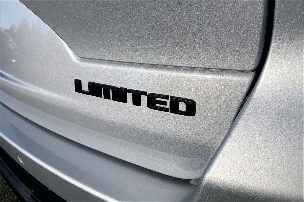 used 2024 Jeep Grand Cherokee car, priced at $37,990