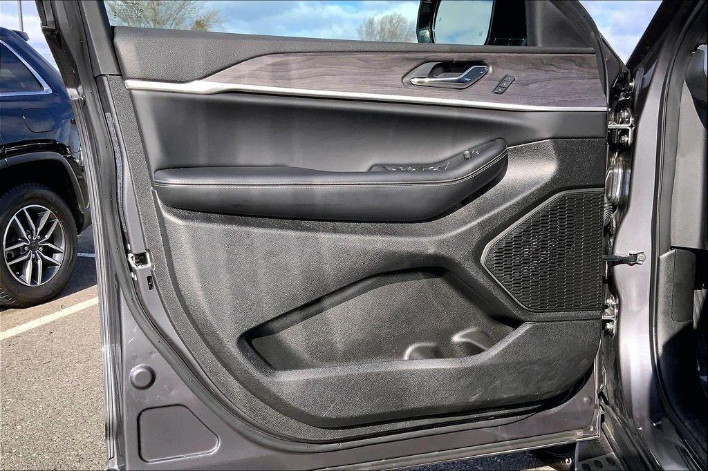 used 2025 Jeep Grand Cherokee L car, priced at $43,990