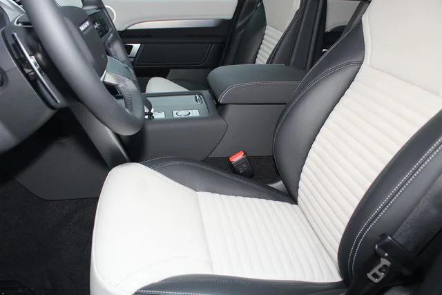 new 2026 Land Rover Discovery car, priced at $78,581