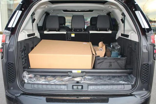 new 2026 Land Rover Discovery car, priced at $78,581