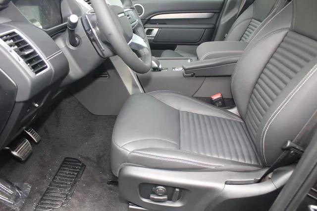 new 2025 Land Rover Discovery car, priced at $77,118