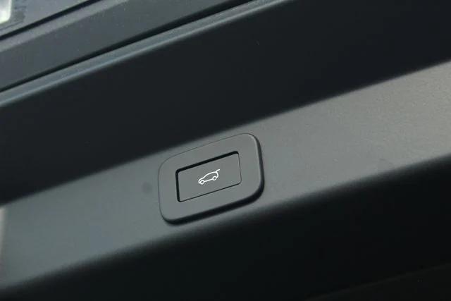 new 2026 Land Rover Range Rover Sport car, priced at $93,590