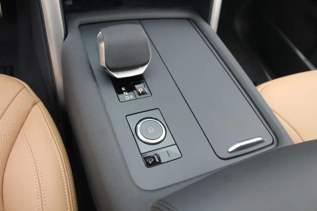 new 2025 Land Rover Discovery car, priced at $84,568