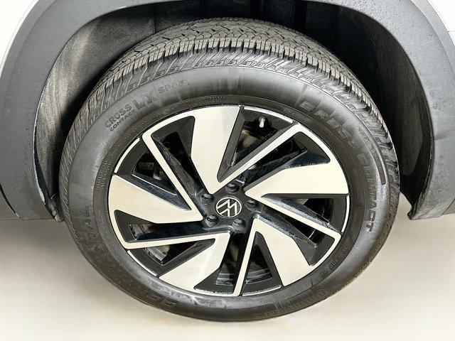 used 2025 Volkswagen Atlas car, priced at $29,996