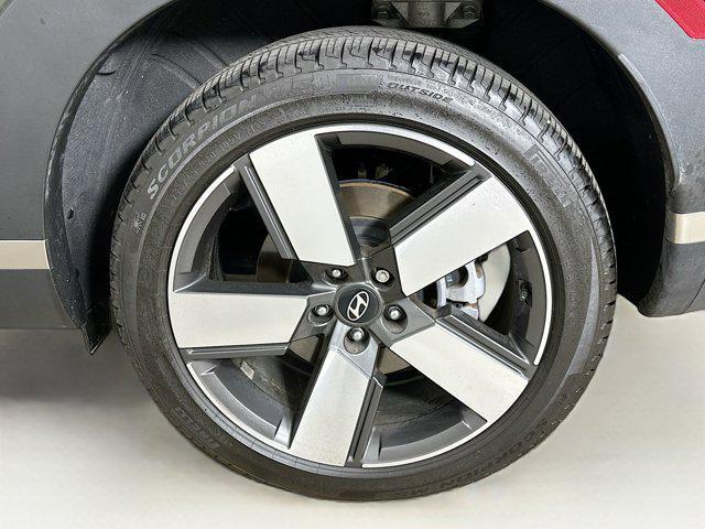 used 2024 Hyundai Santa Fe car, priced at $34,987