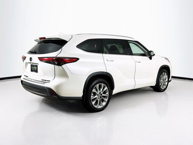 used 2021 Toyota Highlander car, priced at $29,987