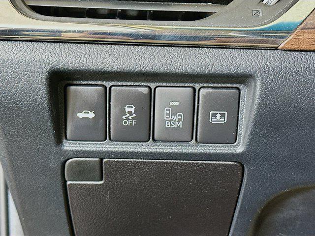 used 2015 Toyota Avalon Hybrid car, priced at $12,996