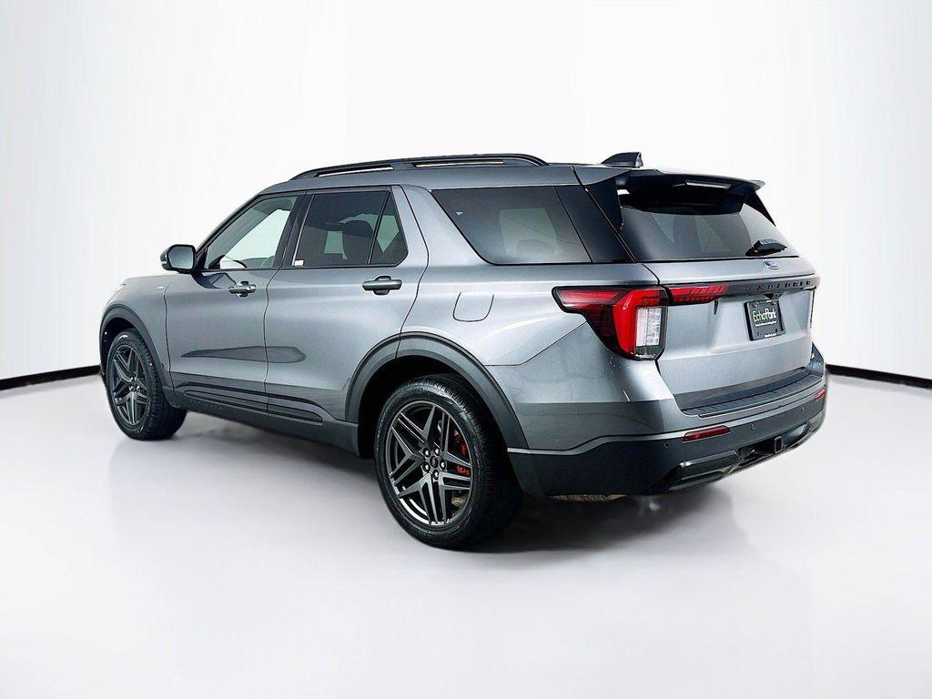 used 2025 Ford Explorer car, priced at $35,686